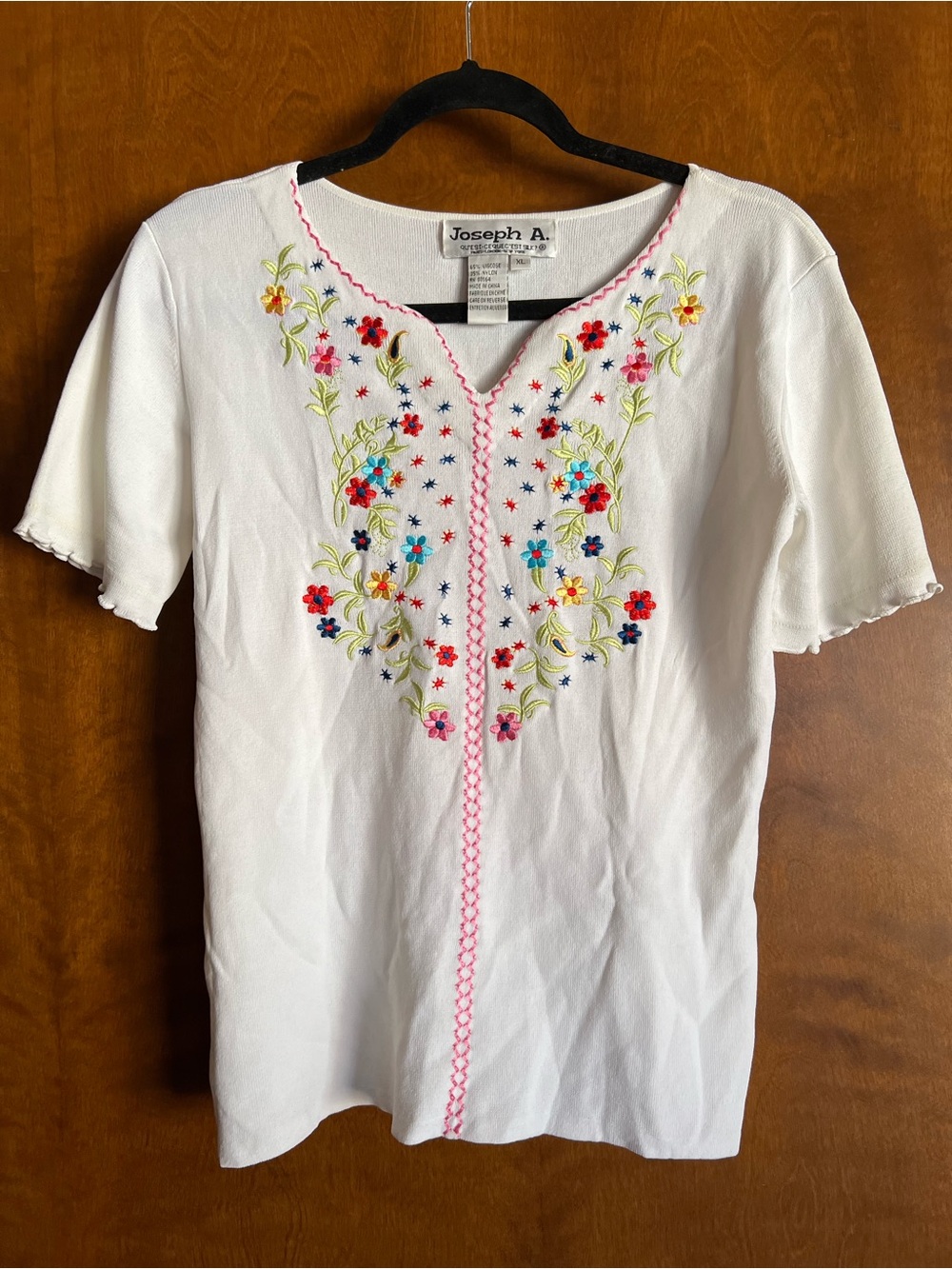 Joseph A White V‑Neck Tunic with Bright Floral Embroidery